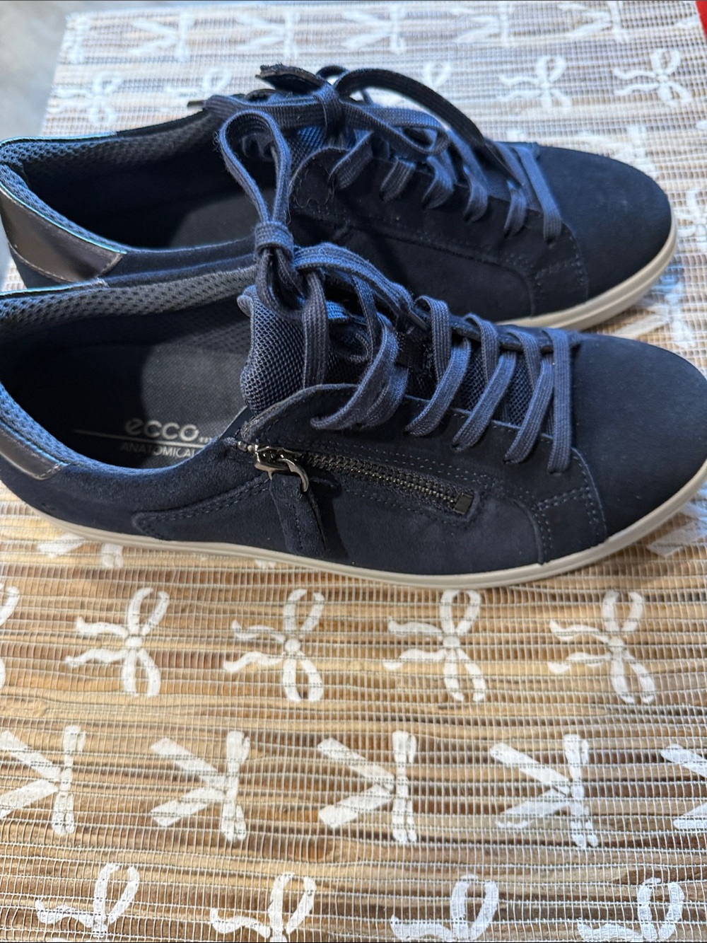 ECCO Women’s Navy Lace-Up Suede & Mesh Sneakers - Picture 3 of 4